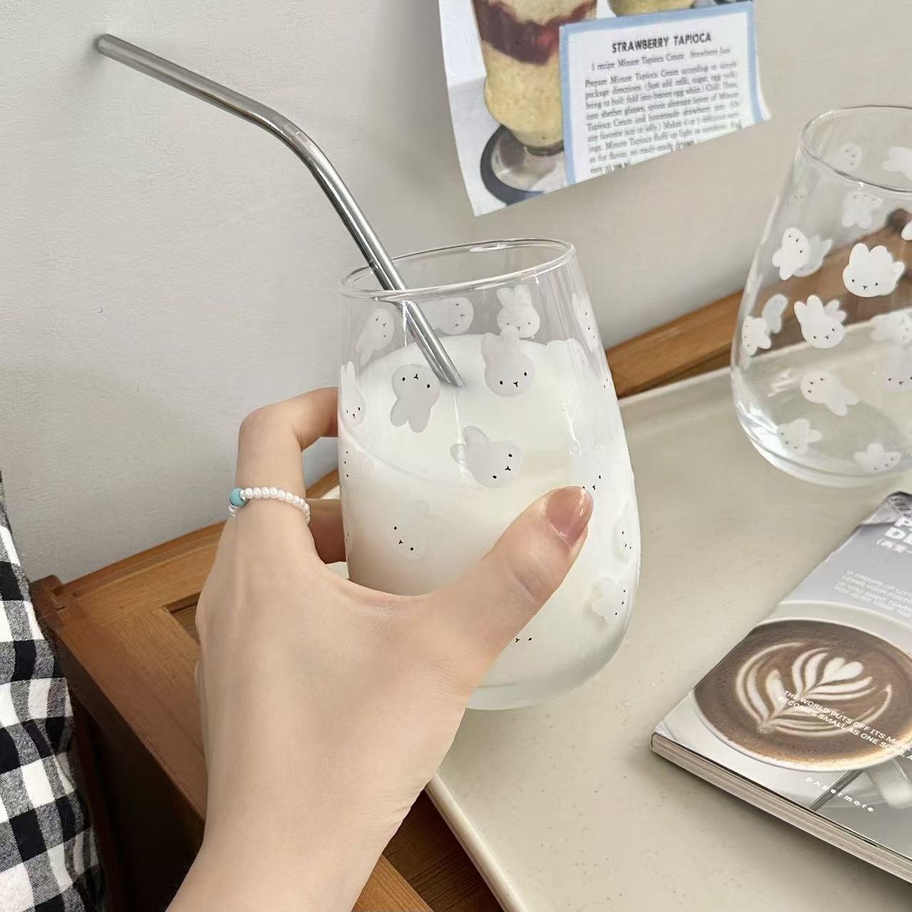 かわいいミッフィーのウサギ柄プリントガラスタンブラー、大容量 - Coffee Tea & Hot Chocolate のレビューと価格
