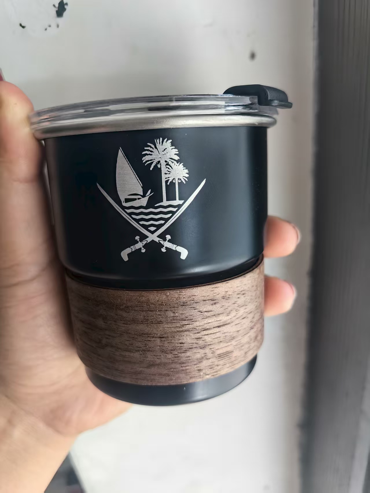 新しいコーヒーマグカップにロゴ入り。ロゴや名前をカスタムでき - Coffee Tea Name のレビューと価格