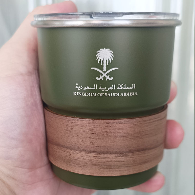 サウジアラビアの国章ロゴ入り新型ステンレス製カップ、蓋付き木 - Coffee Tea Name のレビューと価格